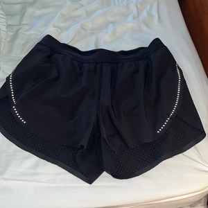 Lululemon Find Your Pace High - Rise Lined Shorts 3”. Size 6.